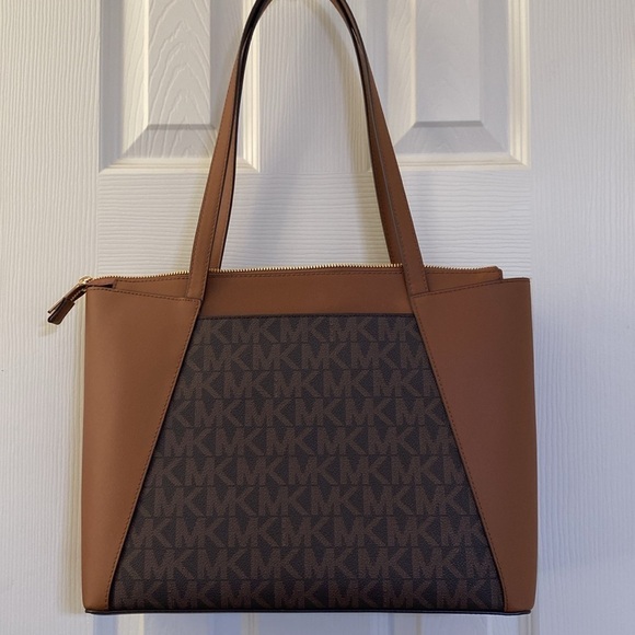 Michael Kors Brown Tote with Structured Design and Gold Hardware - Picture 4 of 7